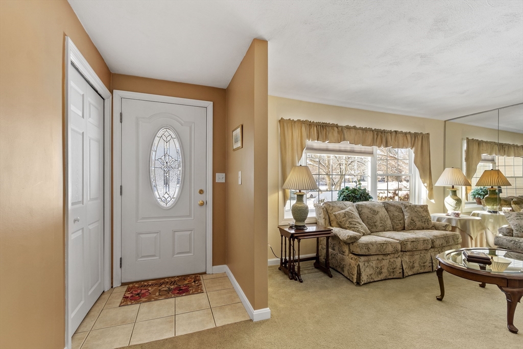 27 Donegal Road Peabody, MA 01960 - Photo 4 of 38 Gallery Image 4