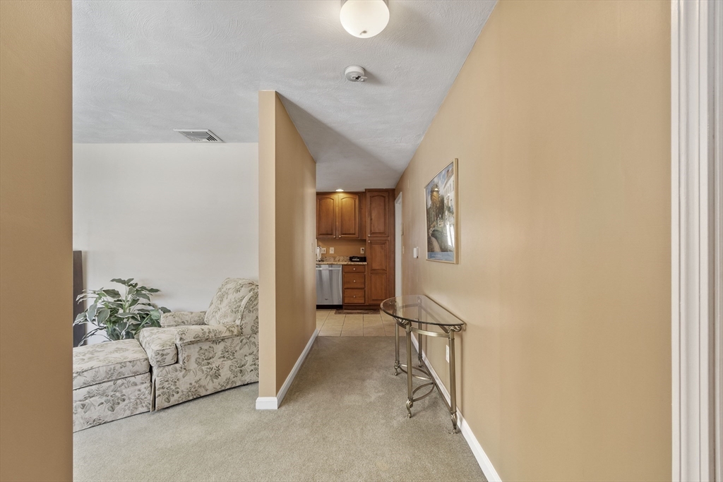 27 Donegal Road Peabody, MA 01960 - Photo 8 of 38 Gallery Image 8