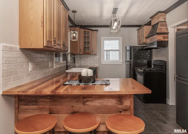 $215,000 | 213 North Williams Street, Geneseo, IL 61254