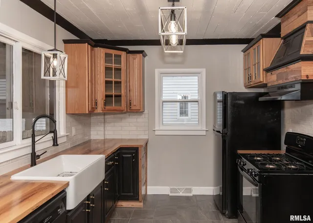 $215,000 | 213 North Williams Street, Geneseo, IL 61254