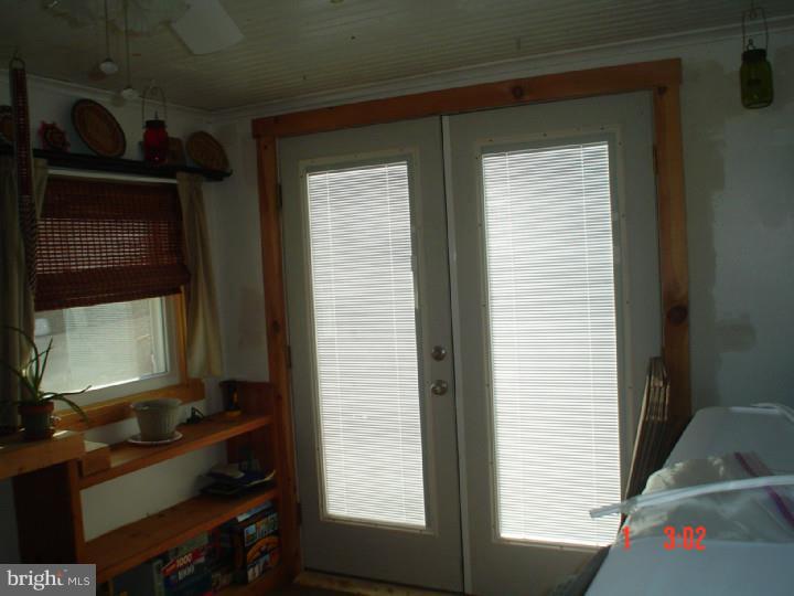 357 Salem Hancocks Bridge Road Salem, NJ 08079 - Photo 7 of 11 Sun Room