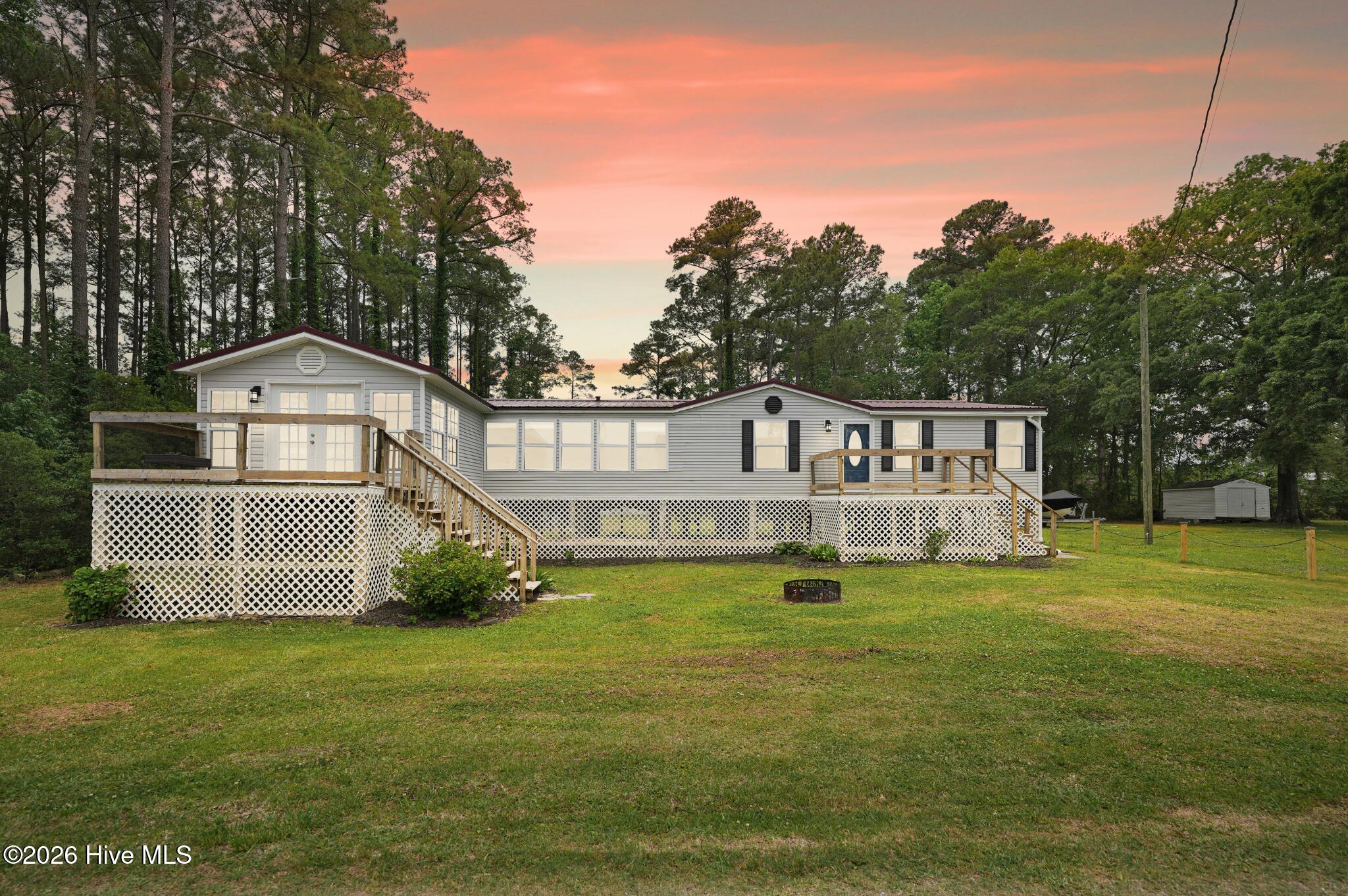 192 Water Street Aurora, NC 27806 - Photo 2 of 26 Front of the house