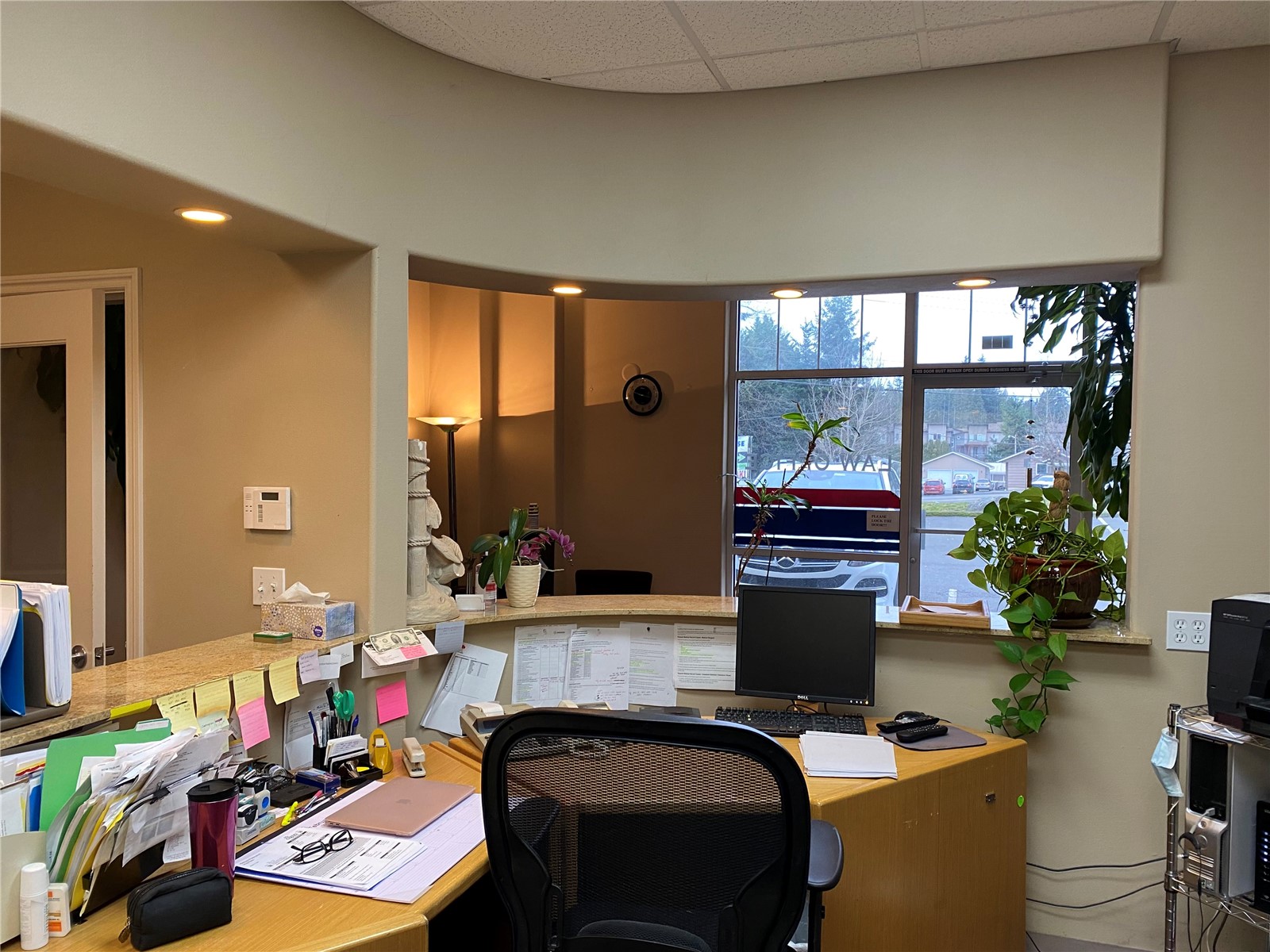 212 West Winesap Road, Unit 104 Bothell, WA 98012 - Photo 8 of 13 a room with furniture and a large window