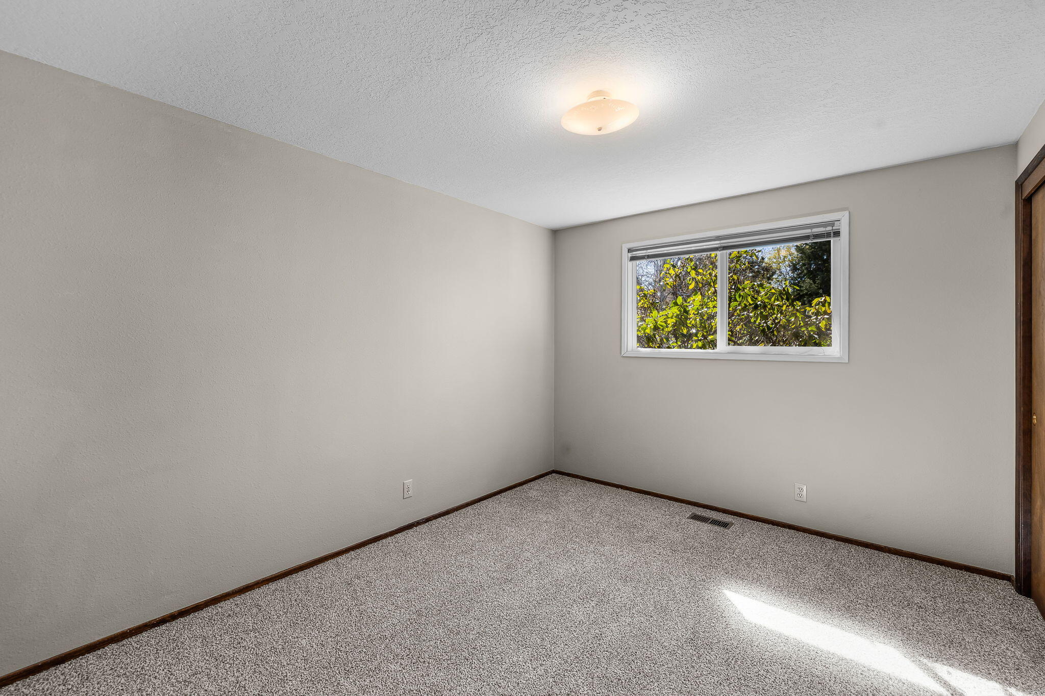 21473 Keyte Lane Bend, OR 97701 - Photo 23 of 60 2025_04_17_21473_keyte_lane-35