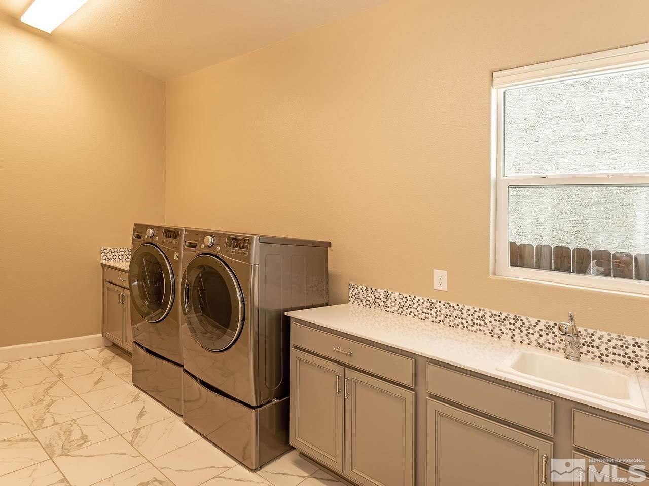 9455 Baldacci Road Reno, NV 89521 - Photo 22 of 22 a utility room with dryer and washer
