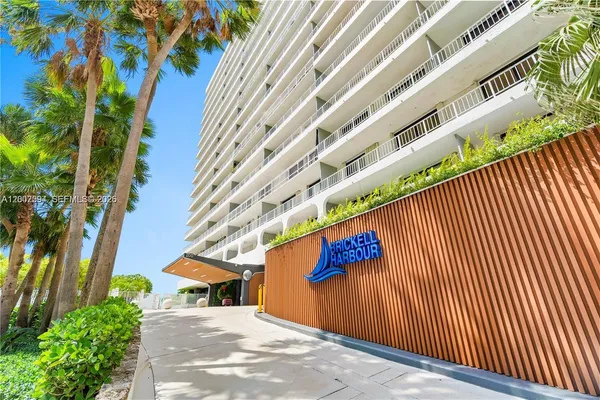 $2,750 | 200 Southeast 15th Road, Unit 3F, Miami, FL 33129