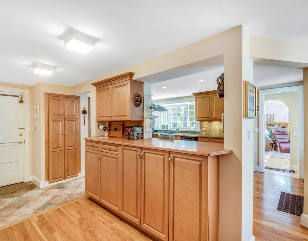 8 Cedar Road Lincoln, MA 01773 - Photo 6 of 30 Gallery Image 6