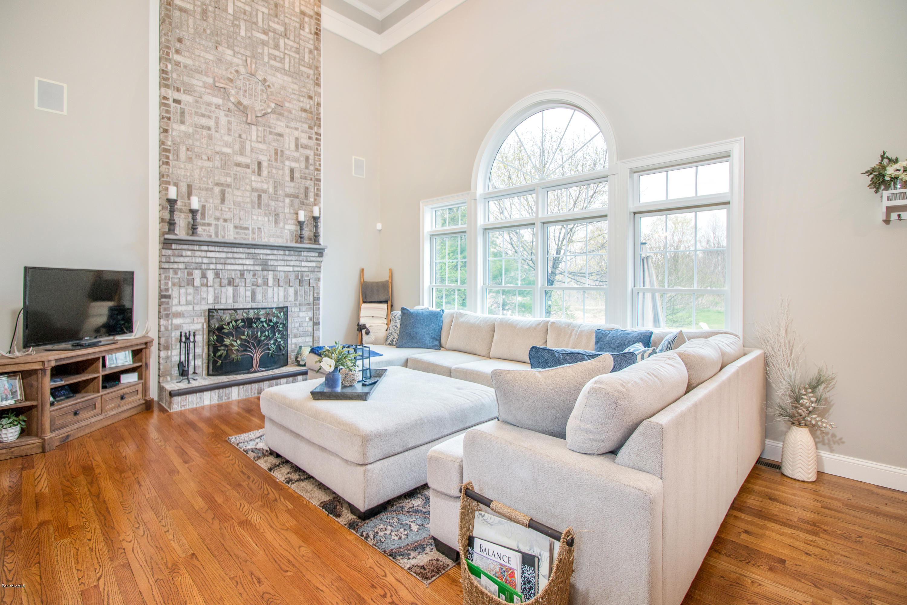 78 Hillside Road Southwick, MA 01077 - Photo 10 of 45 Living 1