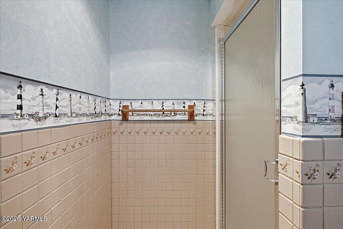 111 Sunset Way Zillah, WA 98953 - Photo 29 of 44 Bathroom 2