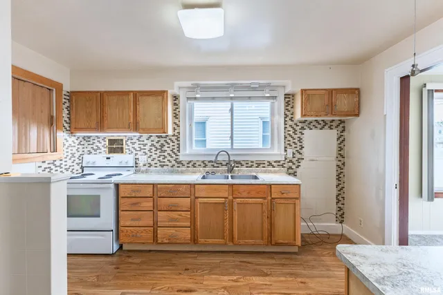 $165,000 | 2017 Harrison Street, Quincy, IL 62301