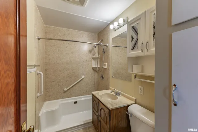 $165,000 | 2017 Harrison Street, Quincy, IL 62301