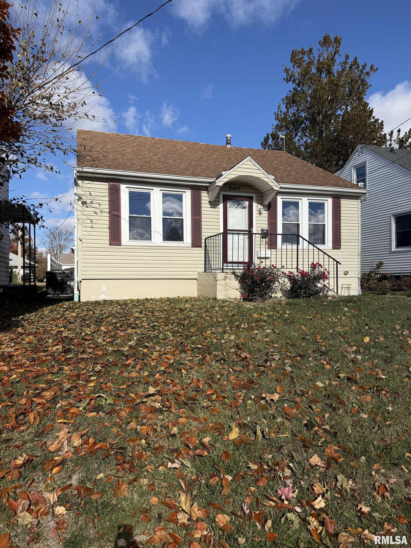 2017 Harrison Street Quincy, IL 62301 - Photo 2 of 13