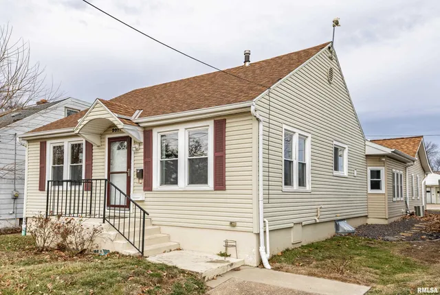 $165,000 | 2017 Harrison Street, Quincy, IL 62301