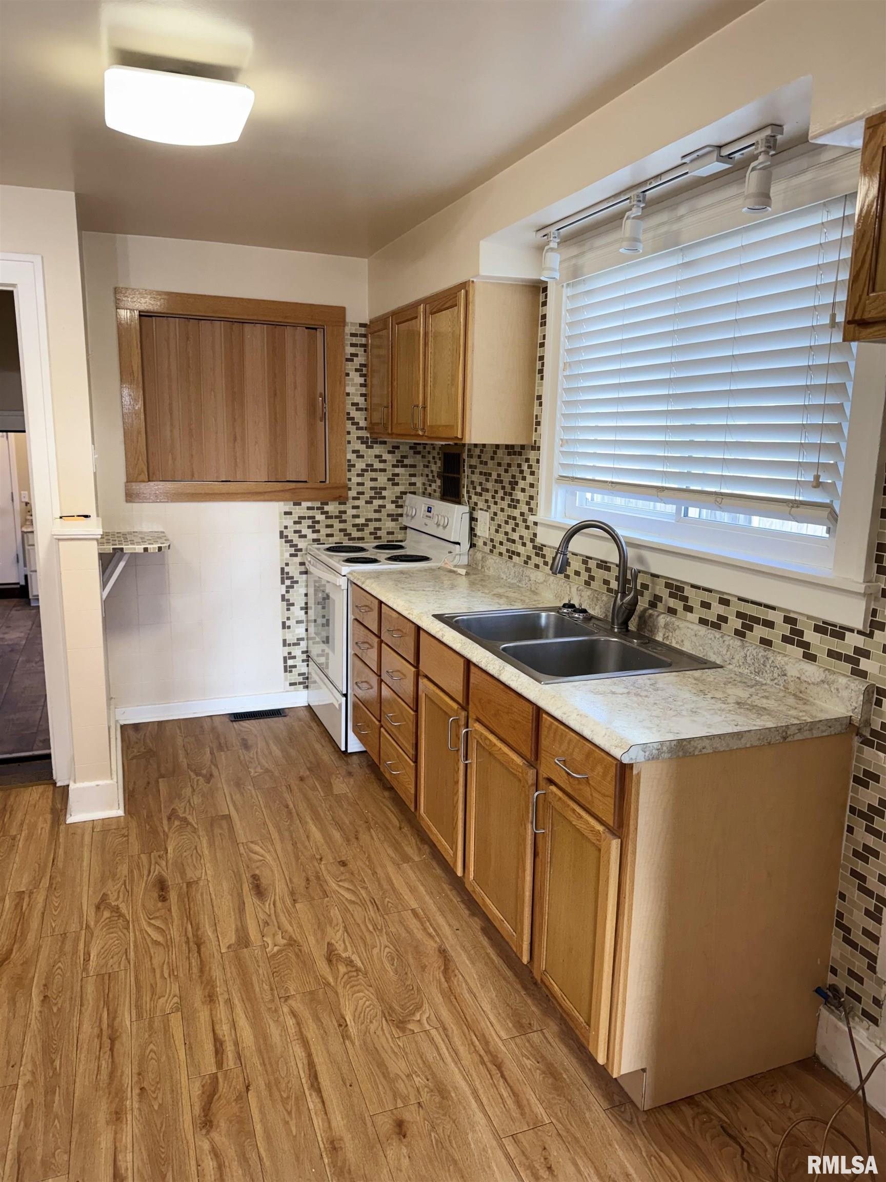 2017 Harrison Street Quincy, IL 62301 - Photo 4 of 13