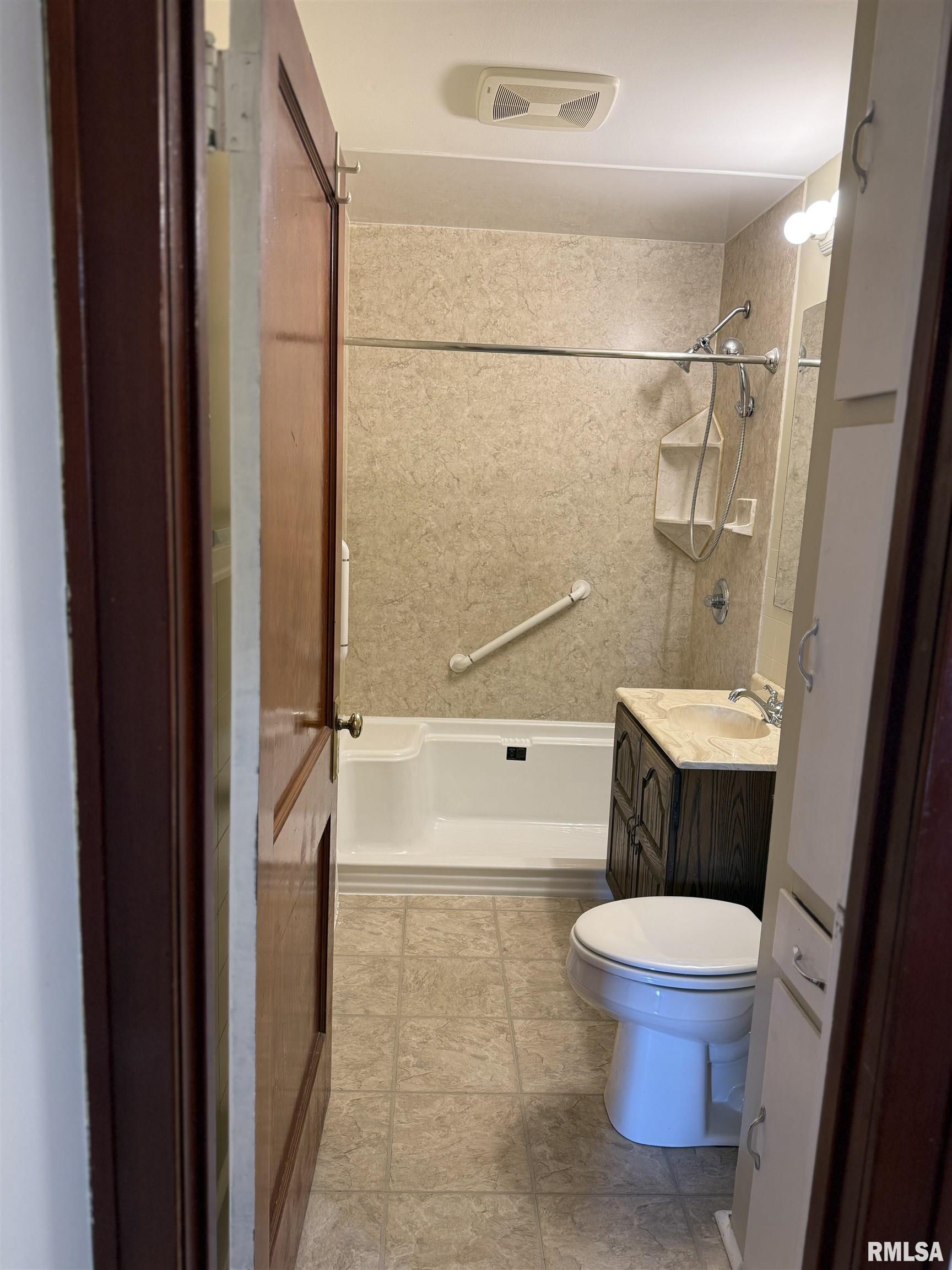 2017 Harrison Street Quincy, IL 62301 - Photo 8 of 13