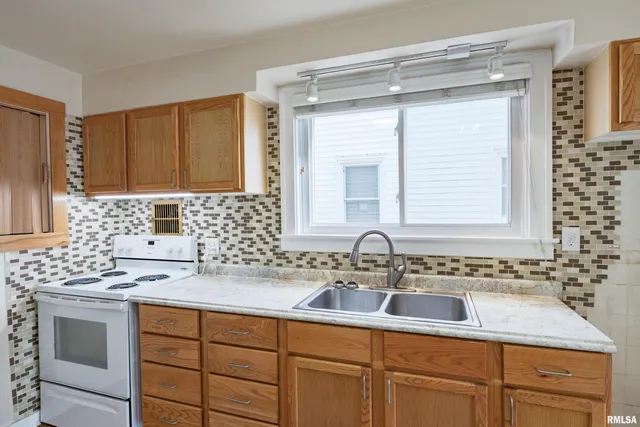 $165,000 | 2017 Harrison Street, Quincy, IL 62301