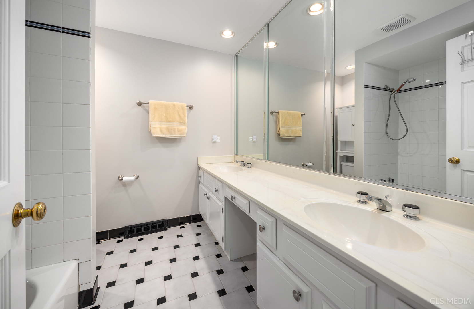 410 Providence Road Palatine, IL 60074 - Photo 22 of 31 Gallery Image 22
