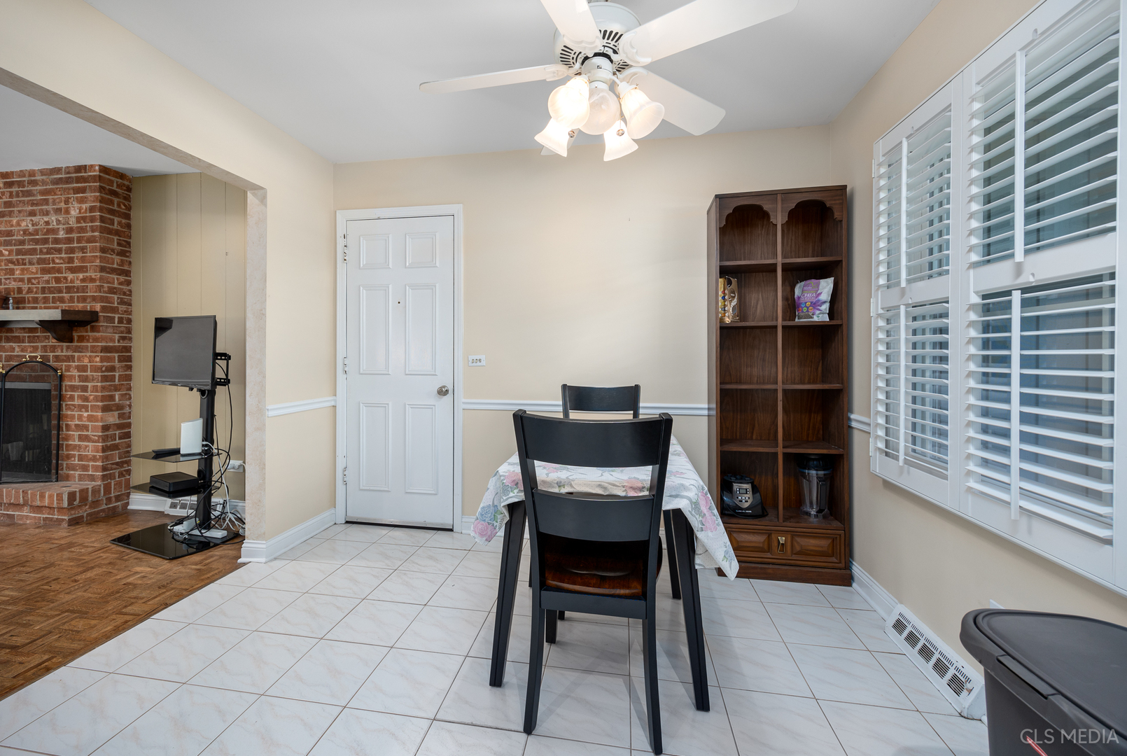 410 Providence Road Palatine, IL 60074 - Photo 9 of 31 Gallery Image 9