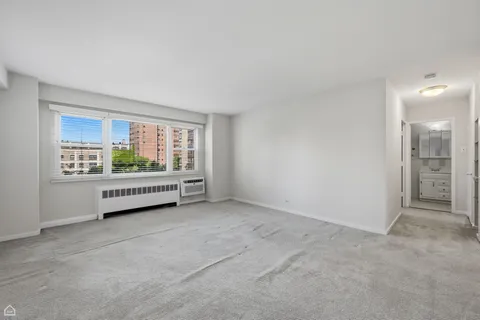 $195,000 | 2909 North Sheridan Road, Unit 605, Chicago, IL 60657