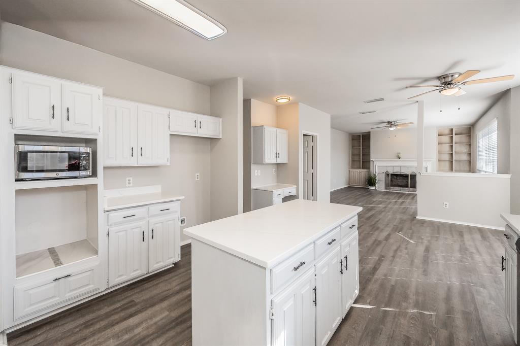 1803 Haydenbend Circle Grapevine, TX 76051 - Photo 13 of 40 Spacious kitchen is open to breakfast room and family room.