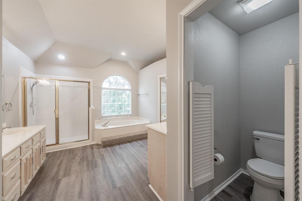 1803 Haydenbend Circle Grapevine, TX 76051 - Photo 23 of 40 Large primary bathroom with separate shower, jetted tub, and double vanity.