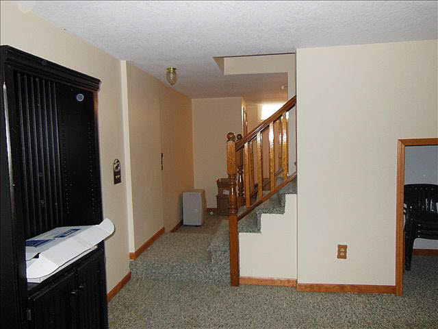 9755 Crabb Road Temperance, MI 48182 - Photo 18 of 20 20352537-17.JPG
