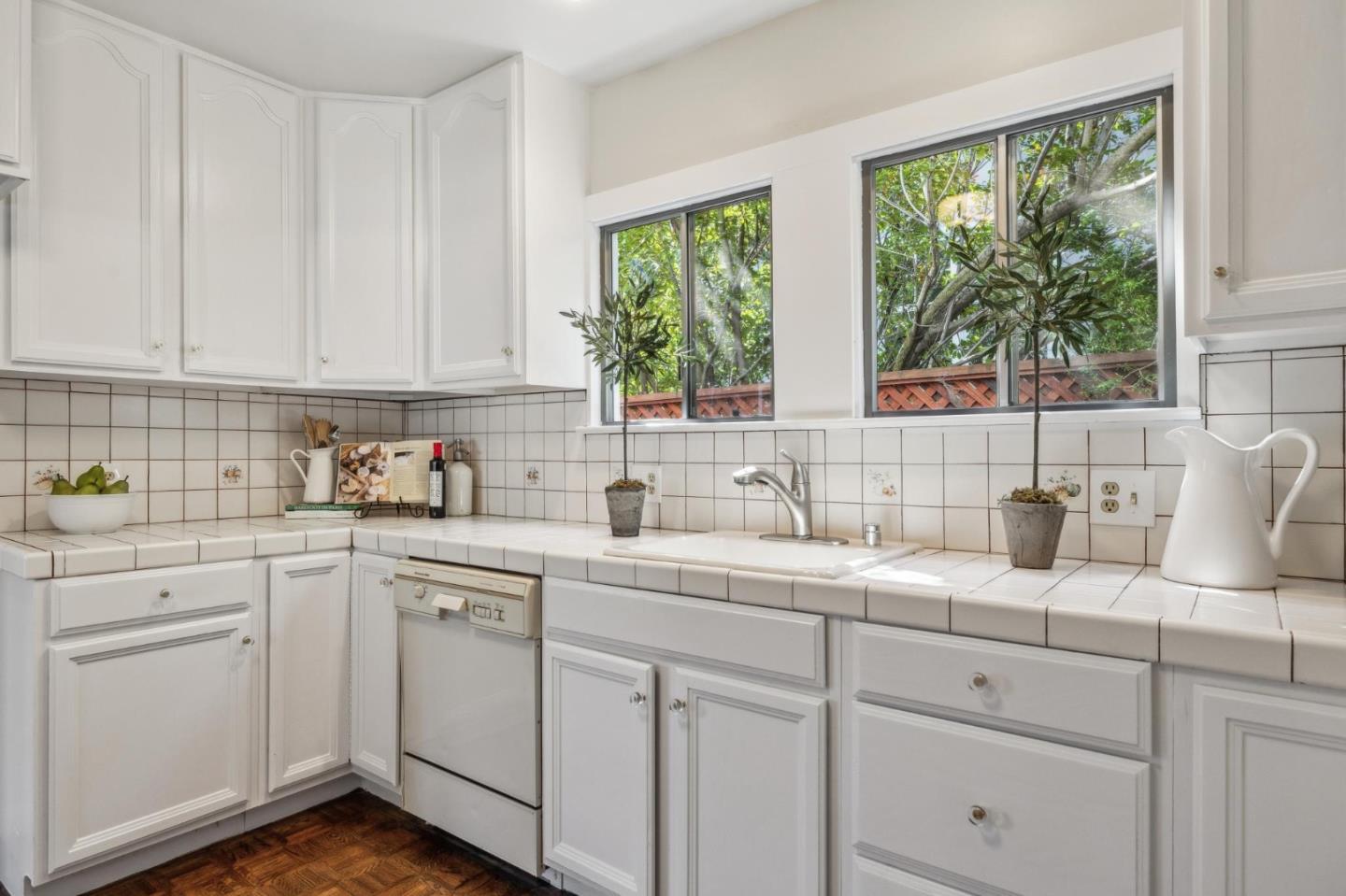 829 Edgehill Drive Burlingame, CA 94010 - Photo 24 of 99