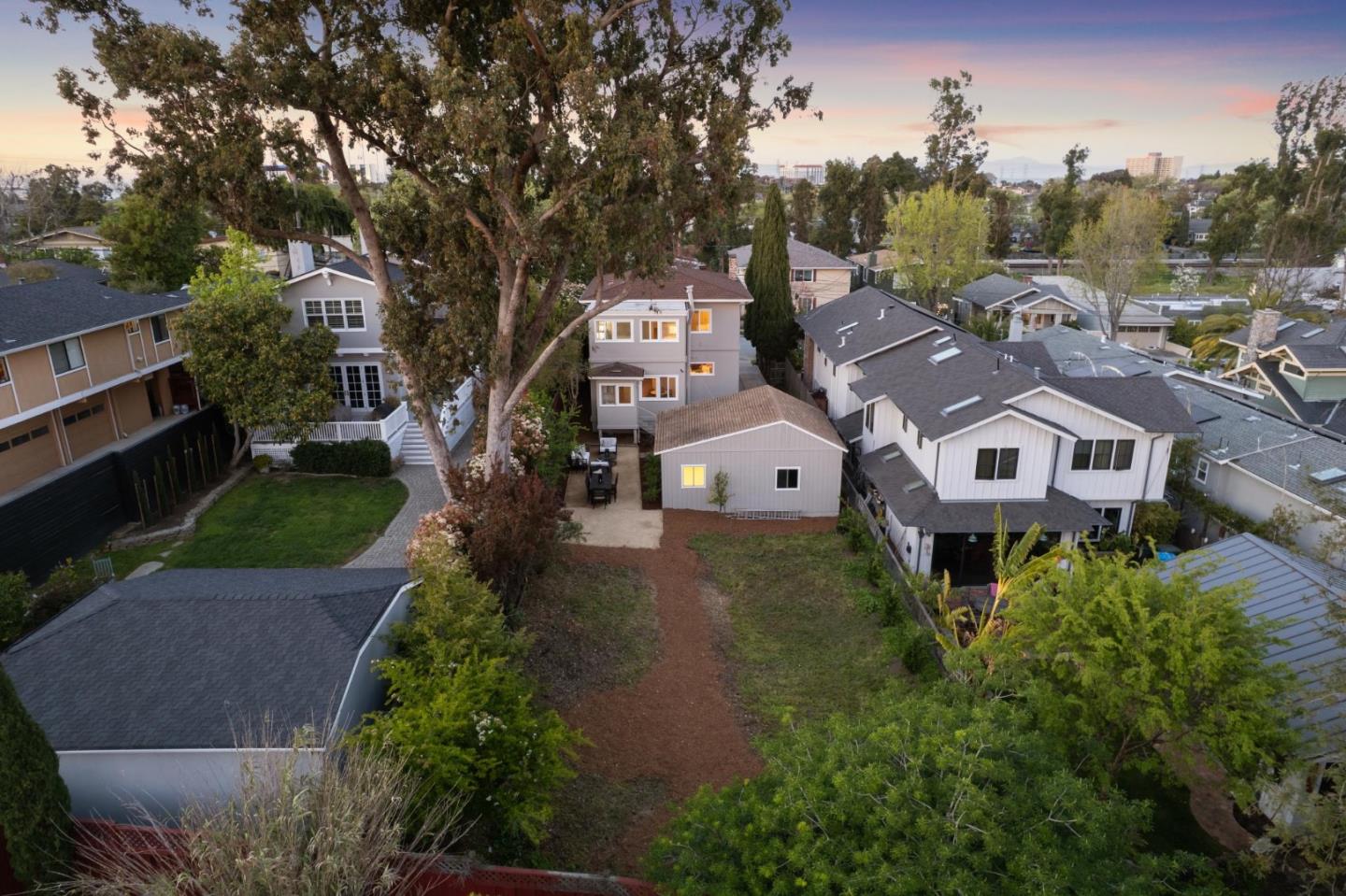 829 Edgehill Drive Burlingame, CA 94010 - Photo 4 of 99