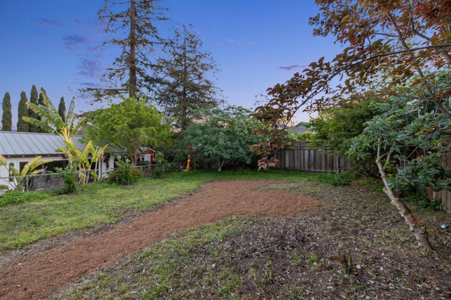 829 Edgehill Drive Burlingame, CA 94010 - Photo 89 of 99 a view of a backyard with a garden
