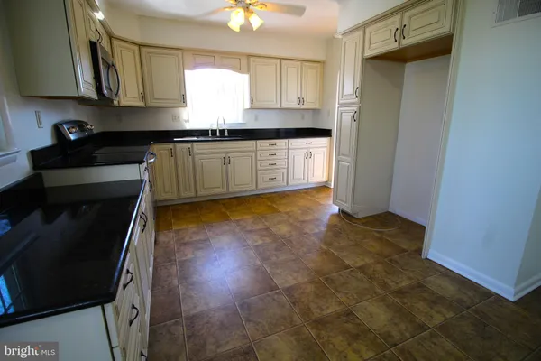 $1,950 | 31 Hatville Road, Gordonville, PA 17529
