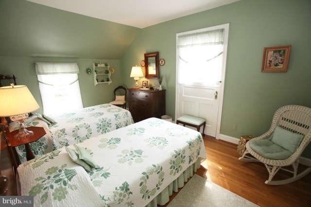 302 Worthington Road Baltimore, MD 21286 - Photo 14 of 24 a bedroom with a bed and a chair