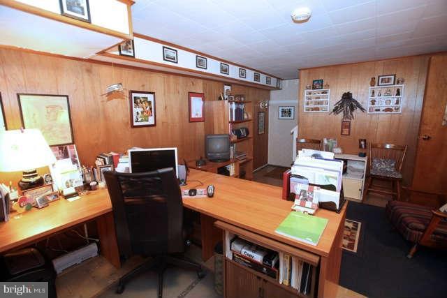 302 Worthington Road Baltimore, MD 21286 - Photo 18 of 24 a view of a workspace with furniture
