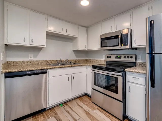 $980 | 2124 Burton Drive, Unit 150, Austin, TX 78741