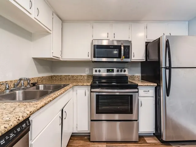 $980 | 2124 Burton Drive, Unit 150, Austin, TX 78741