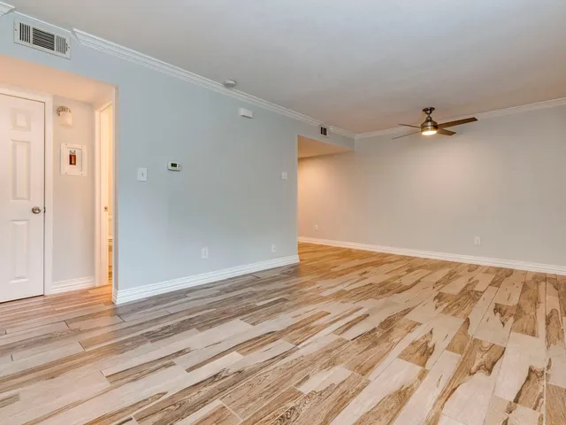 $980 | 2124 Burton Drive, Unit 150, Austin, TX 78741