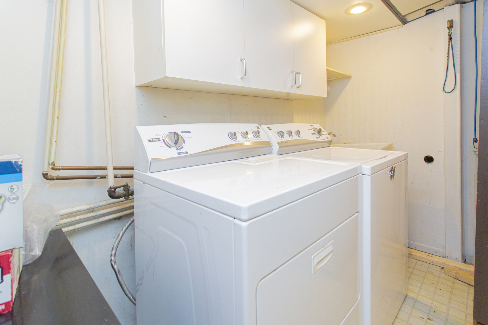 11040 Massasoit Avenue Chicago Ridge, IL 60415 - Photo 13 of 23 a utility room with dryer and washer
