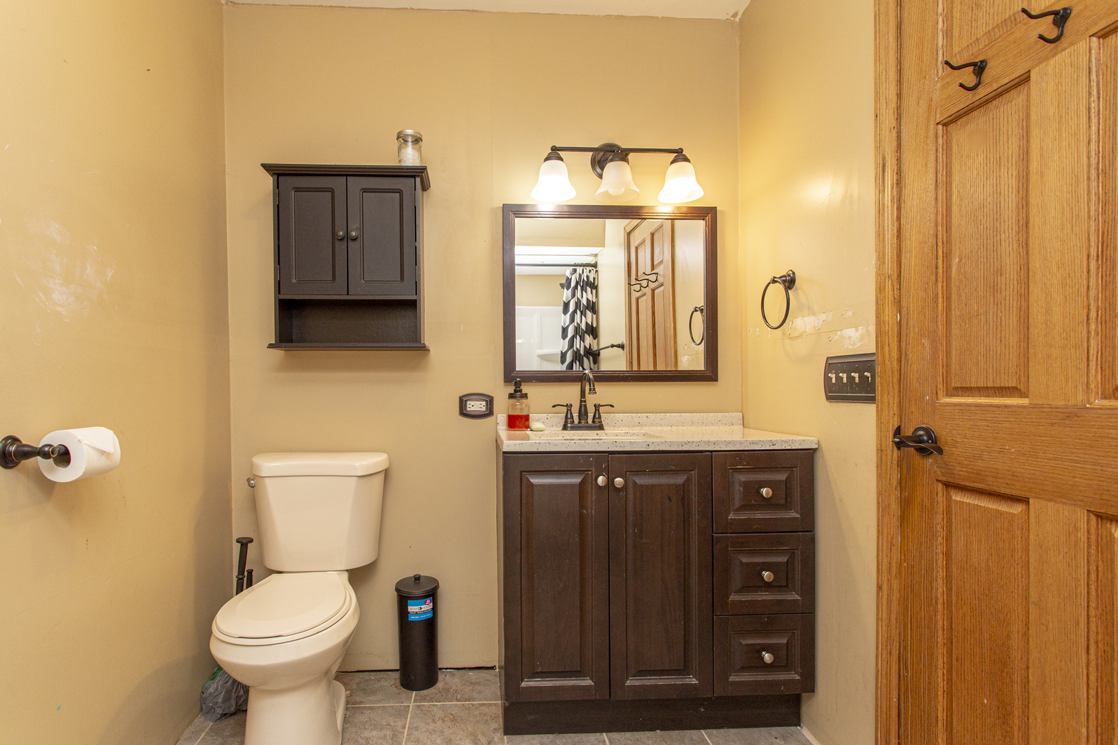 11040 Massasoit Avenue Chicago Ridge, IL 60415 - Photo 14 of 23 a bathroom with a toilet sink and mirror