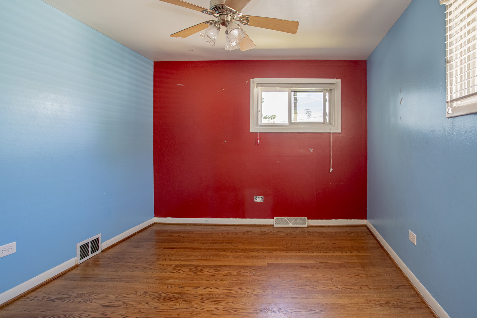 11040 Massasoit Avenue Chicago Ridge, IL 60415 - Photo 20 of 23 a view of a room with a window
