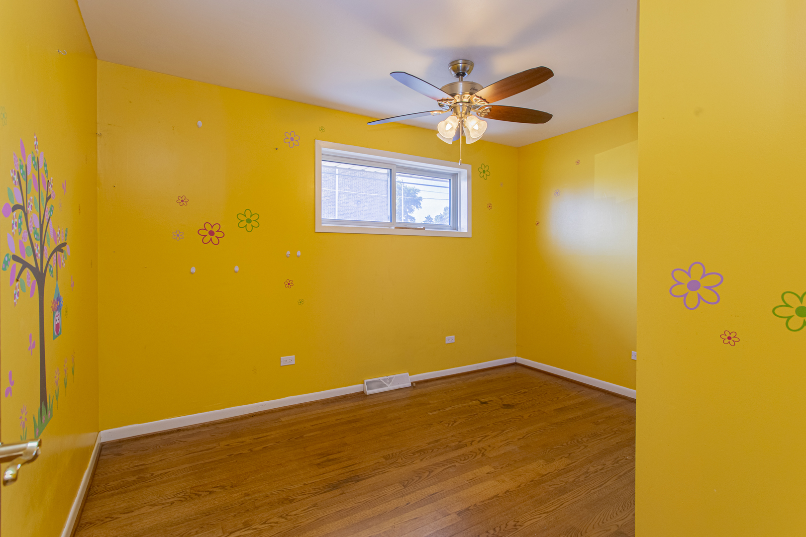 11040 Massasoit Avenue Chicago Ridge, IL 60415 - Photo 4 of 23 a view of a big room with wooden floor