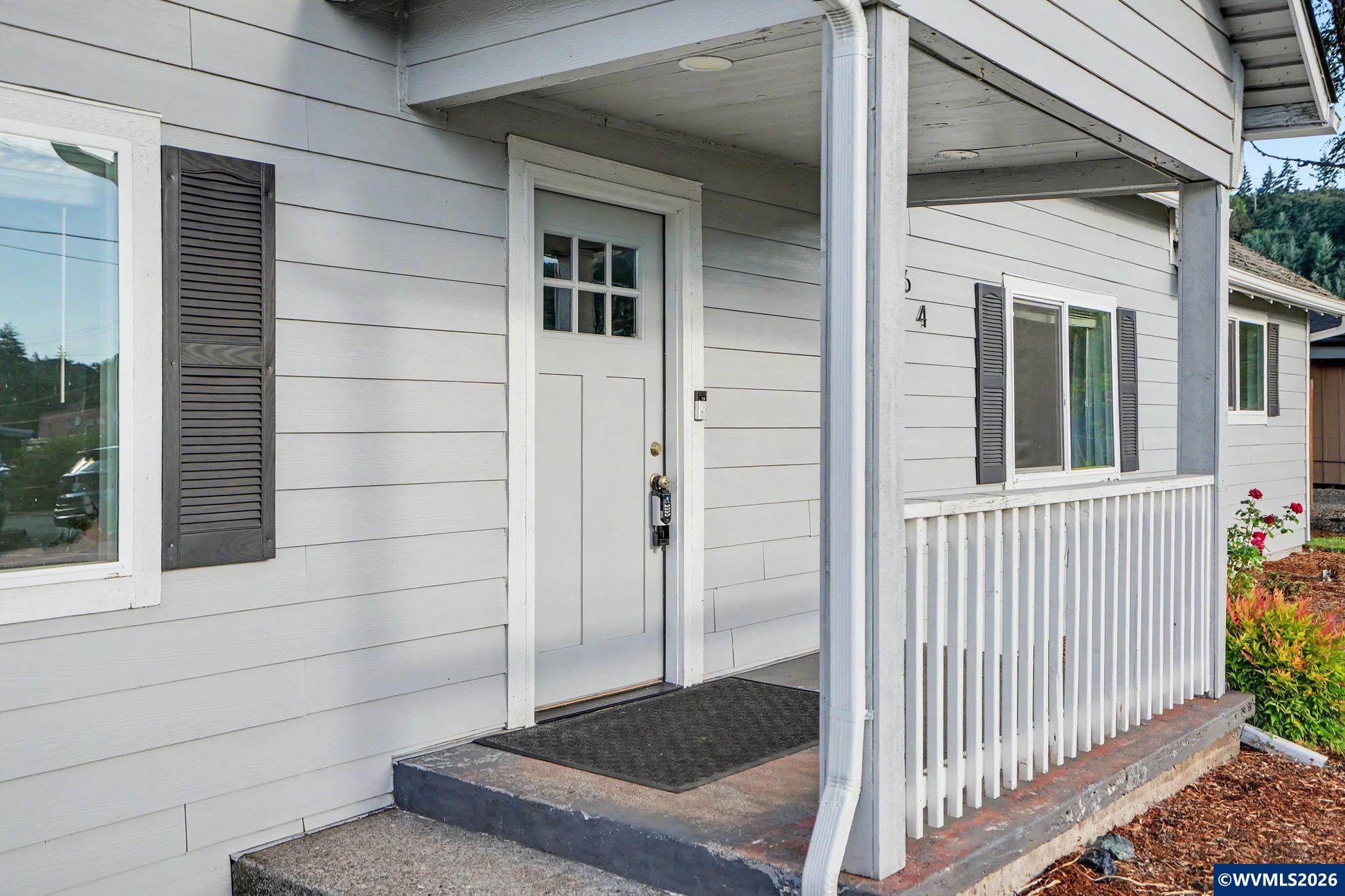 264 7th Street Lyons, OR 97358 - Photo 5 of 32