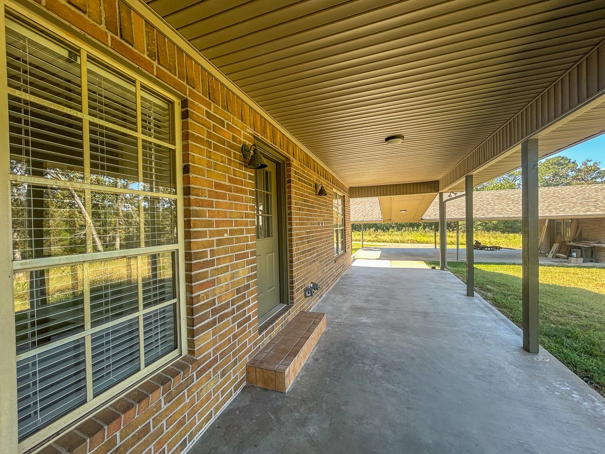 50 Neiderhoffer Subdivision Road Huntsville, TX 77340 - Photo 18 of 20 a view of a balcony