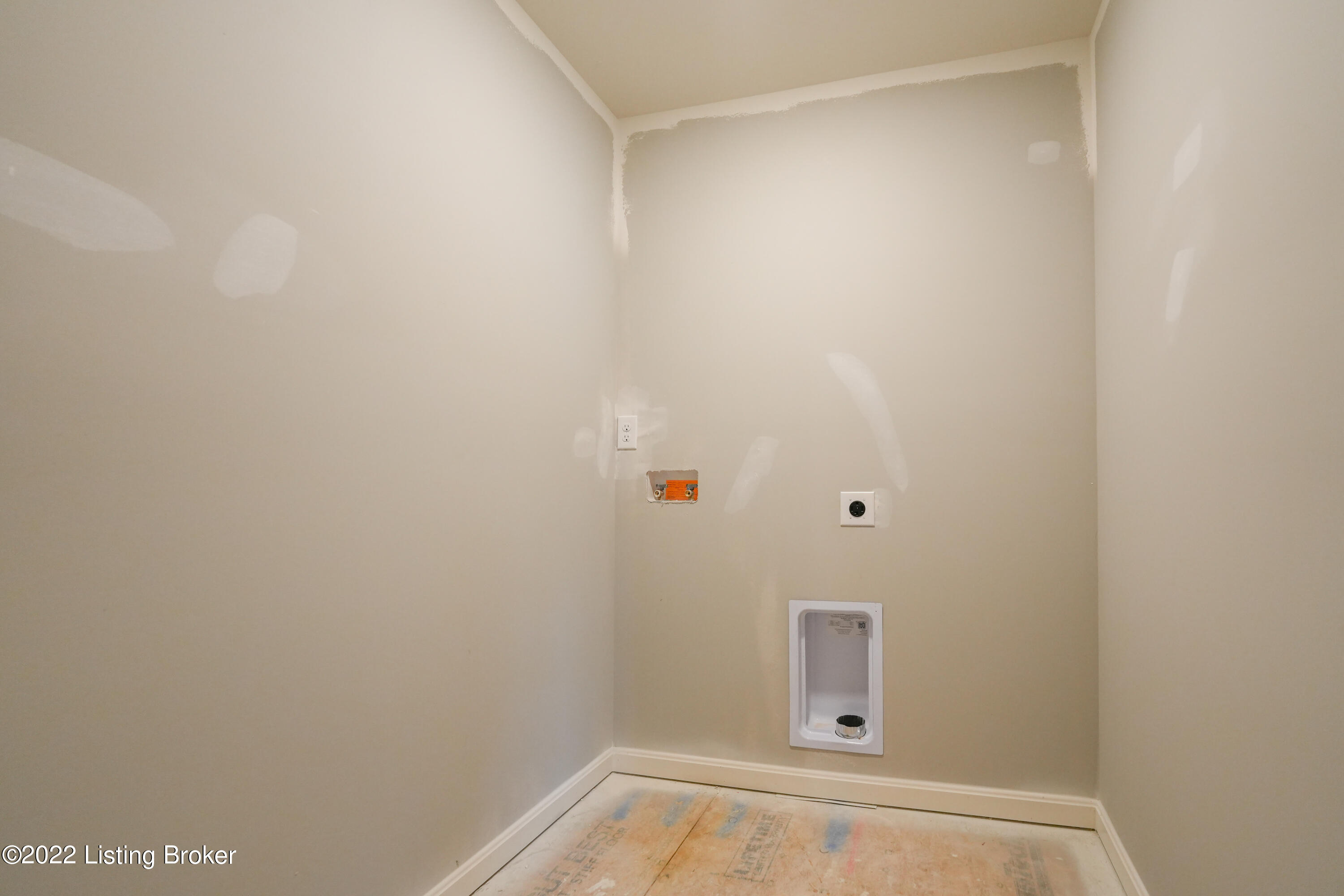 8406 Gateway Run Road Louisville, KY 40229 - Photo 17 of 27 131 PW-26