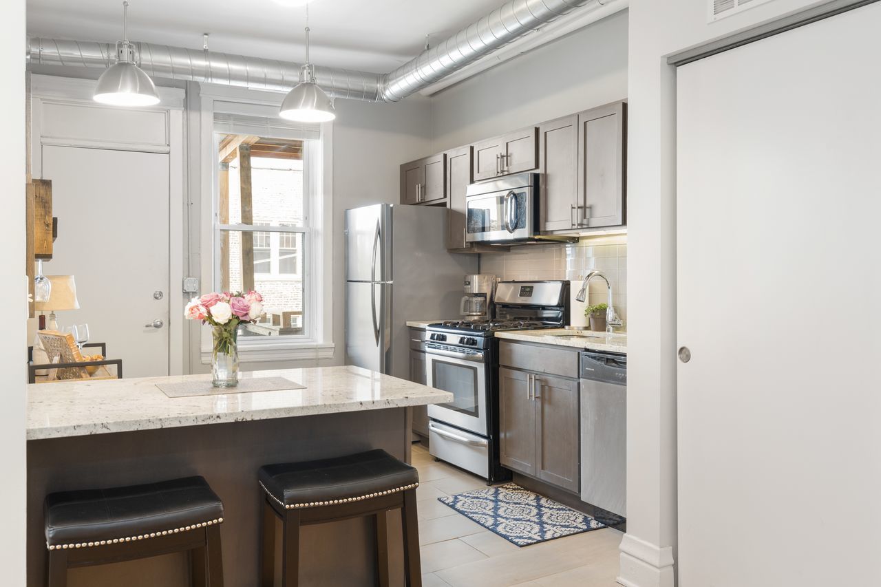 846 West Sheridan Road, Unit 3R Chicago, IL 60613 - Photo 4 of 13
