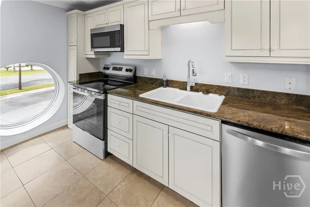 $3,100 | 700 Wilmington Island Road, Unit 200, Savannah, GA 31410