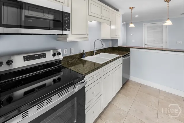 $3,100 | 700 Wilmington Island Road, Unit 200, Savannah, GA 31410