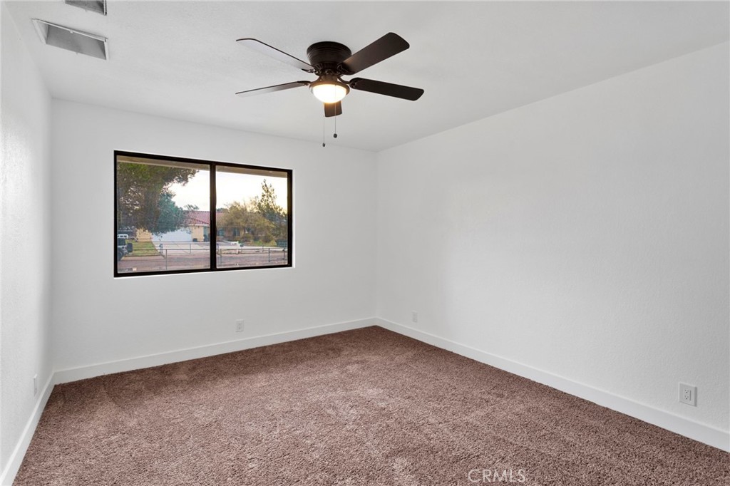 15620 Ramona Road Apple Valley, CA 92307 - Photo 26 of 32