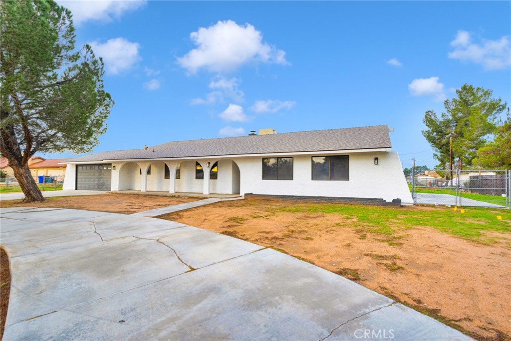 15620 Ramona Road Apple Valley, CA 92307 - Photo 4 of 32
