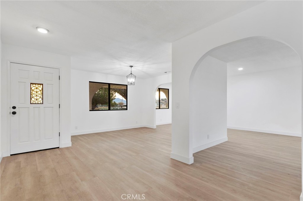 15620 Ramona Road Apple Valley, CA 92307 - Photo 8 of 32