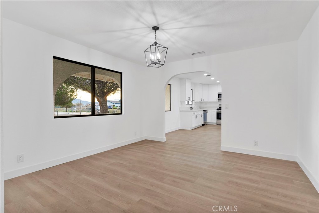 15620 Ramona Road Apple Valley, CA 92307 - Photo 9 of 32
