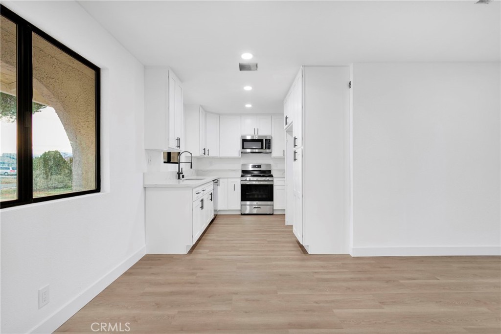 15620 Ramona Road Apple Valley, CA 92307 - Photo 10 of 32